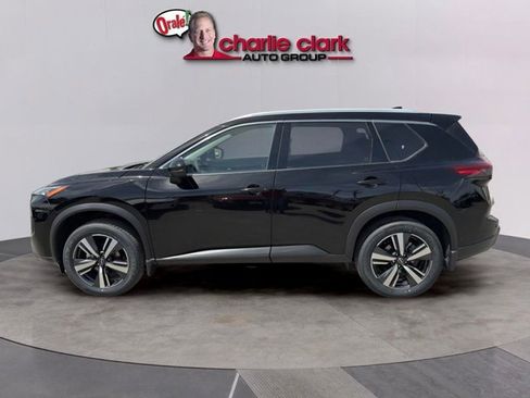 Certified 2025 Nissan Rogue SL FWD image 3