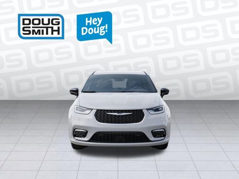 New 2026 Chrysler Pacifica Select image 6