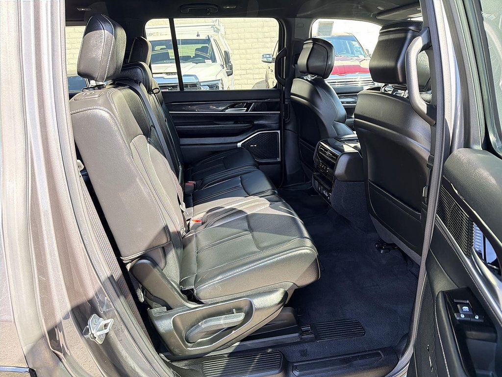 Used 2023 Jeep Wagoneer 4WD image 26