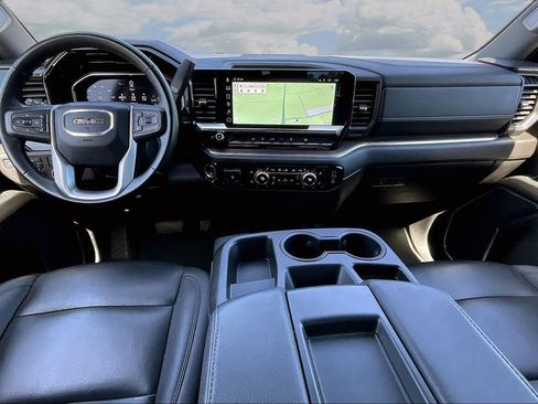 Used 2025 GMC Sierra 1500 SLT image 10