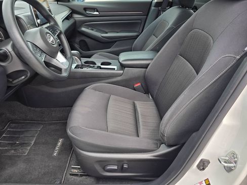 Used 2025 Nissan Altima 2.5 SV FWD image 10