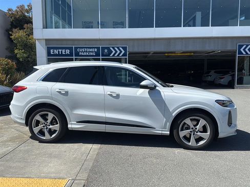 Used 2025 Audi Q5 Prestige AWD/4WD image 5