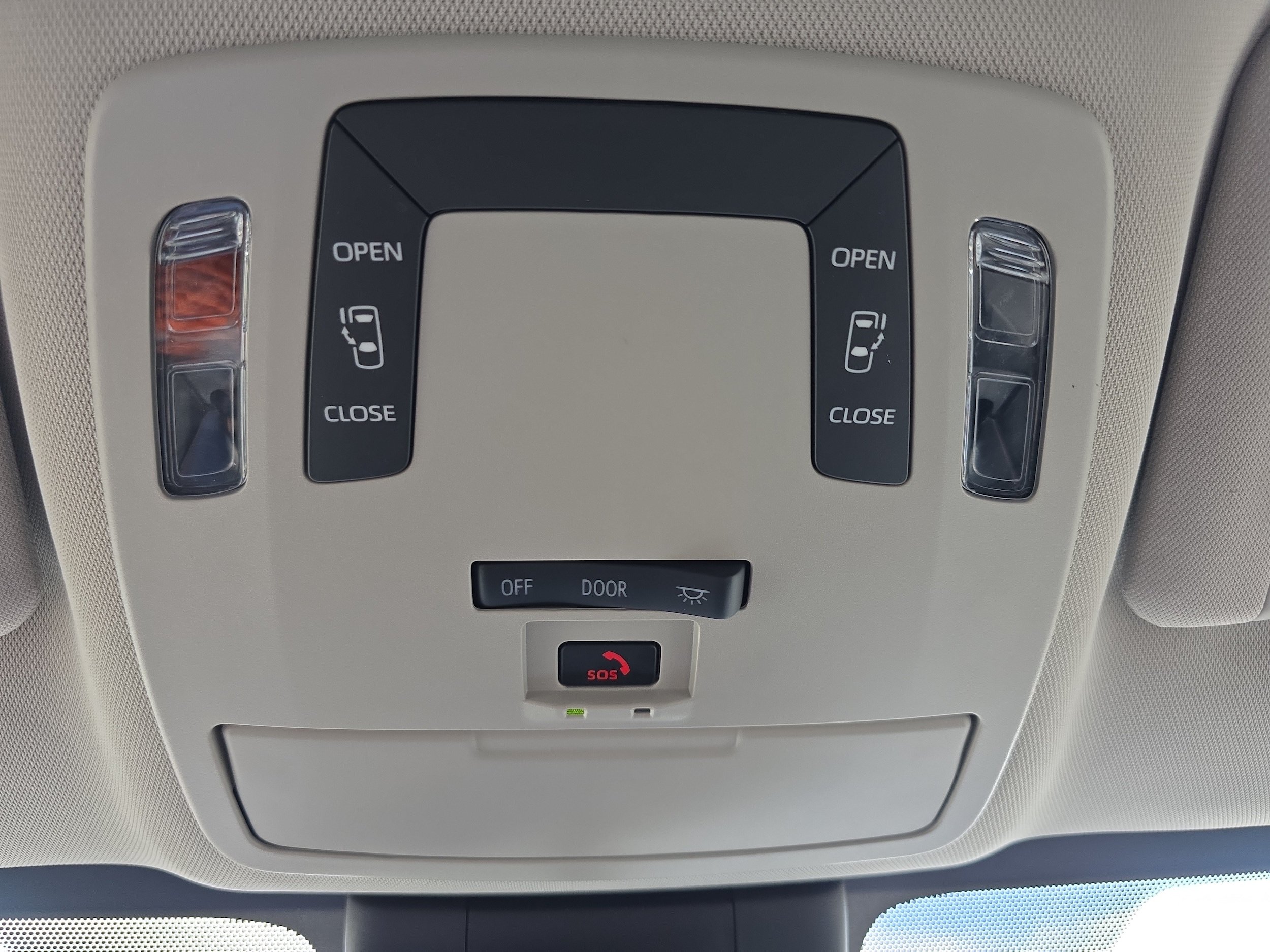 Used 2025 Toyota Sienna LE AWD/4WD image 28