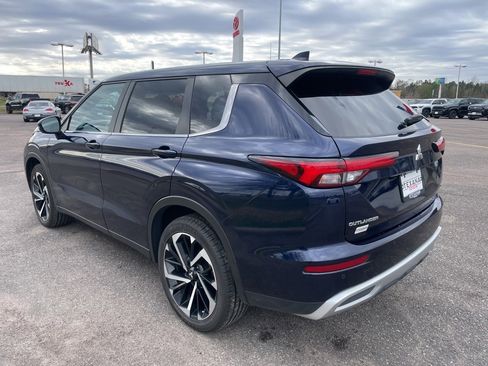 Used 2024 Mitsubishi Outlander SE image 5