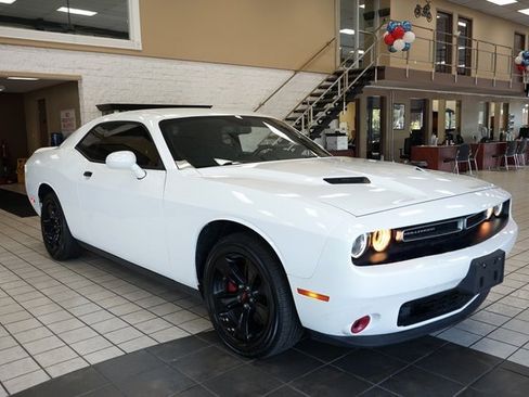 Used 2019 Dodge Challenger SXT image 16