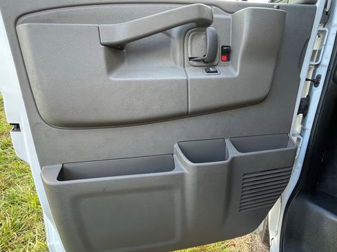 Certified 2025 GMC Savana 3500 LT w/ LT Preferred Equipment Group image 9