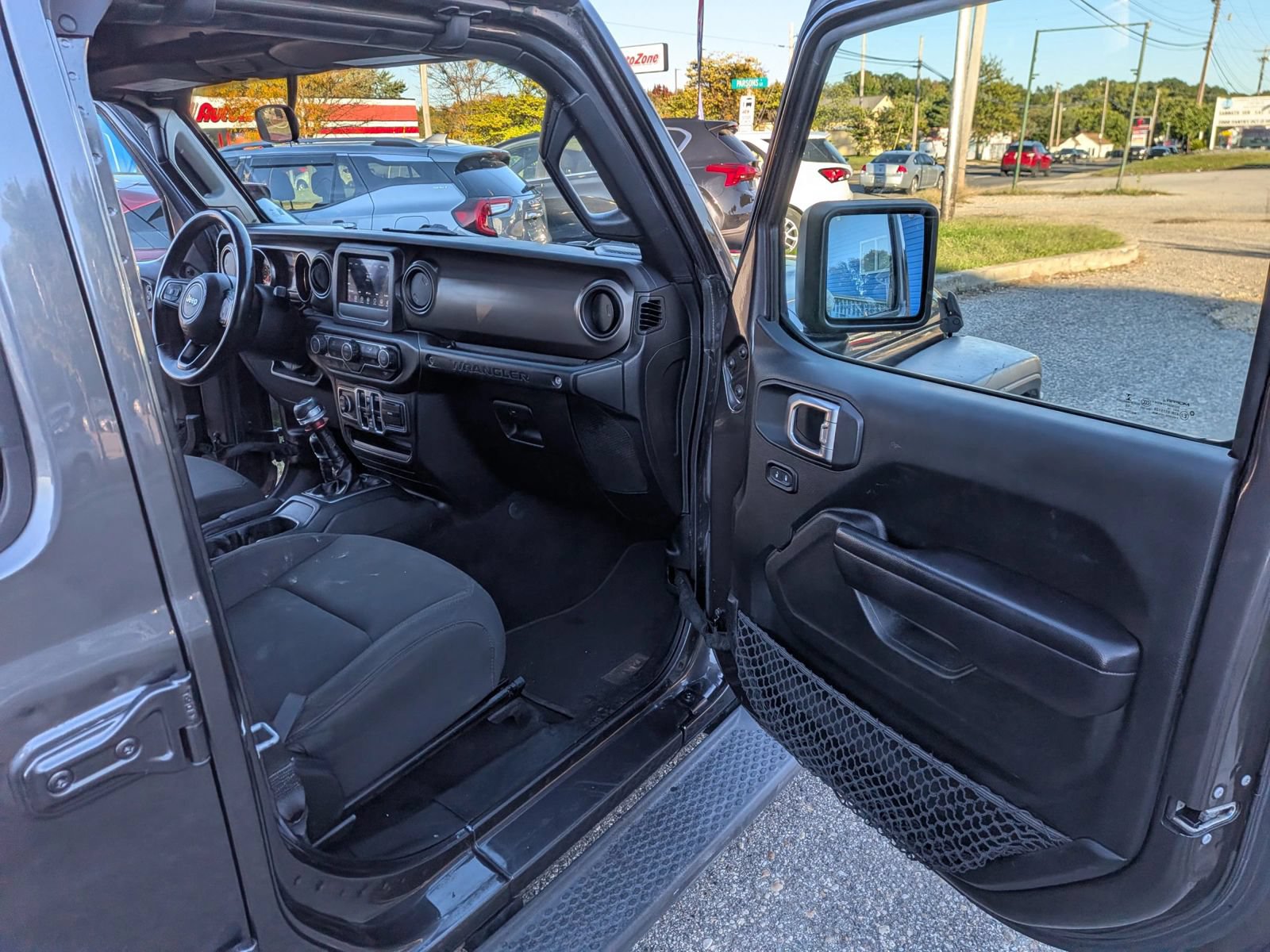 Used 2018 Jeep Wrangler Unlimited Sport S AWD/4WD image 34