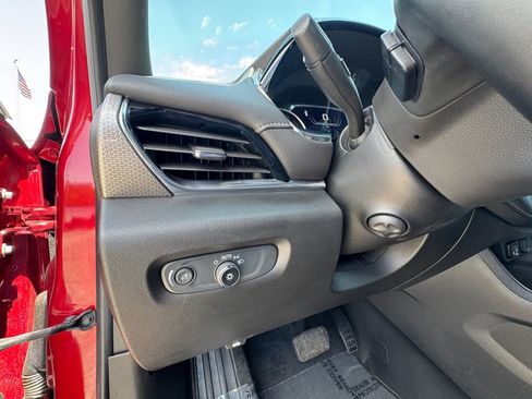 Used 2023 Chevrolet Traverse Premier AWD/4WD image 25