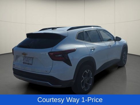 Used 2024 Chevrolet Trax LT w/ Driver Confidence Package FWD image 9