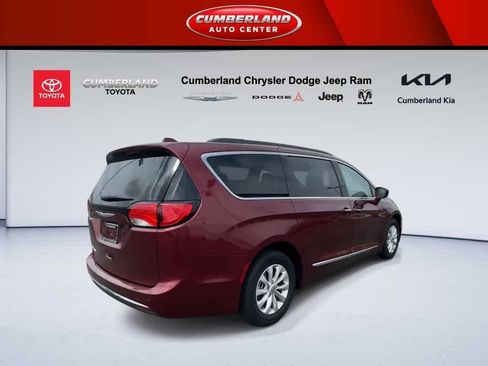 Used 2017 Chrysler Pacifica Touring-L image 8