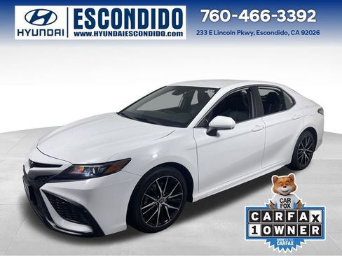 Used 2023 Toyota Camry SE image 1