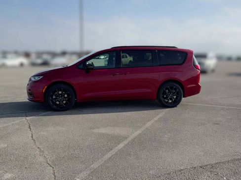 New 2026 Chrysler Pacifica Select w/ S Appearance Package image 5