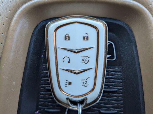 Used 2017 Cadillac Escalade Platinum image 33