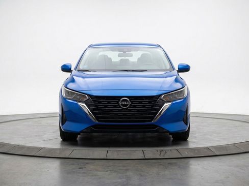 Used 2025 Nissan Sentra SV image 2