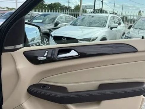 Used 2018 Mercedes-Benz GLE 350 w/ Premium 2 Package image 24