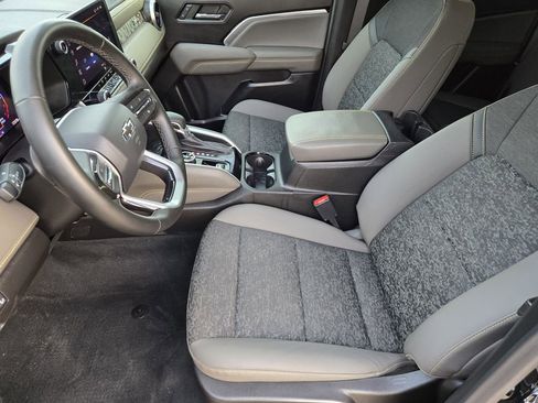 Used 2024 Chevrolet Colorado ZR2 w/ Technology Package image 12