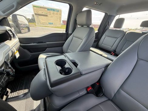 New 2026 Ford F350 XL w/ XL Chrome Package image 23