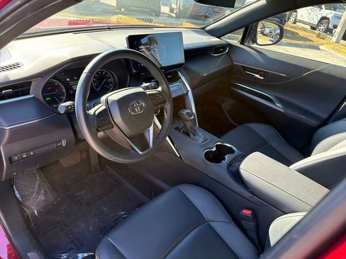 Used 2024 Toyota Venza Nightshade image 13