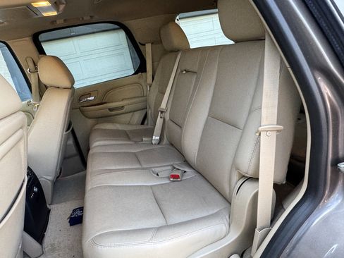 Used 2012 Cadillac Escalade 4WD Hybrid image 25