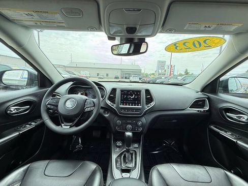 Used 2023 Jeep Cherokee Altitude Lux AWD/4WD image 17
