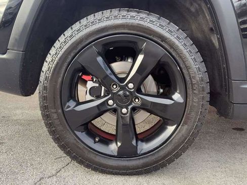 Used 2023 Jeep Grand Cherokee Altitude image 9