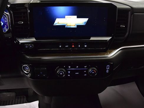 Used 2024 Chevrolet Silverado 2500 LT image 27