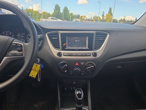 Used 2021 Hyundai Accent SE FWD image 23