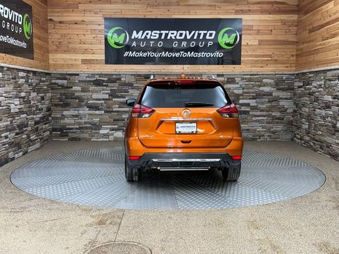 Used 2018 Nissan Rogue SV w/ Sun & Sound Touring Package image 8