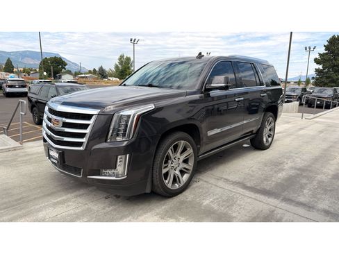 Used 2016 Cadillac Escalade Premium AWD/4WD image 3