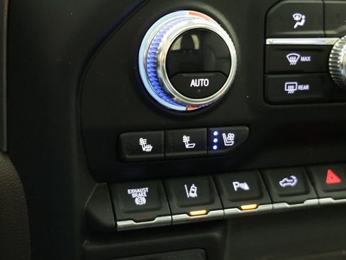 Used 2021 GMC Sierra 3500 Denali w/ Denali Ultimate Package image 9