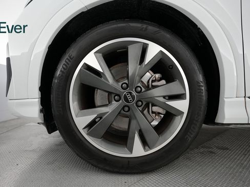 Used 2024 Audi Q4 e-tron Premium w/ Convenience Package image 17