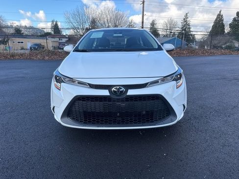 Used 2020 Toyota Corolla LE image 2