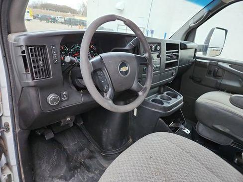 Used 2011 Chevrolet Express 3500 Extended image 10