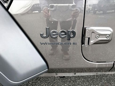 Used 2024 Jeep Wrangler Sport S image 31