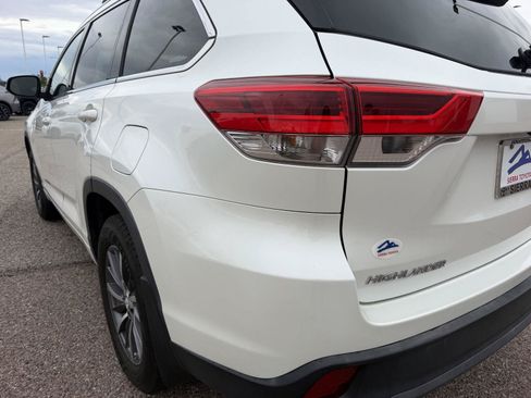 Used 2017 Toyota Highlander XLE FWD image 11