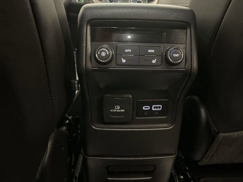 Used 2023 GMC Acadia Denali w/ Denali Technology Package AWD/4WD image 16