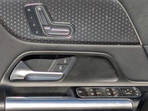 Used 2025 Mercedes-Benz GLA 250 image 12