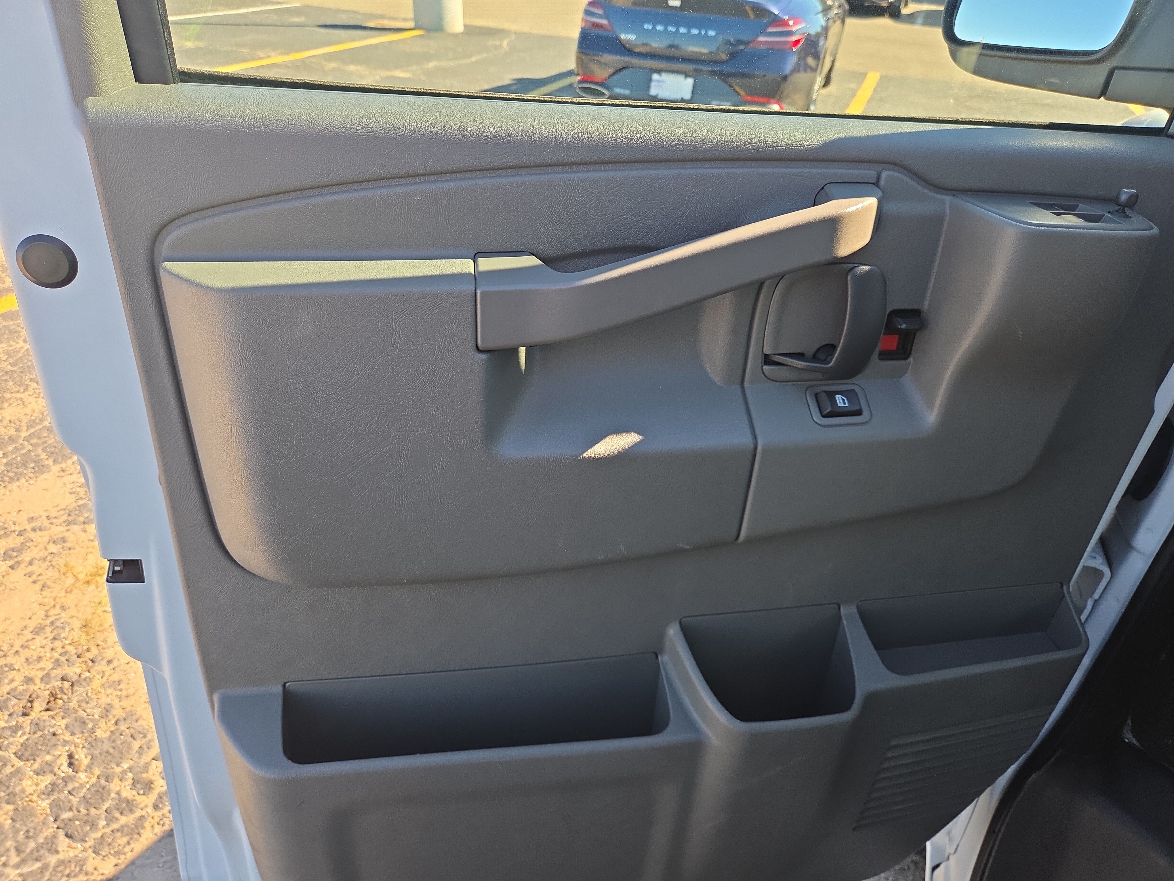 Used 2025 Chevrolet Express 3500 LT w/ LT Preferred Equipment Group RWD image 10