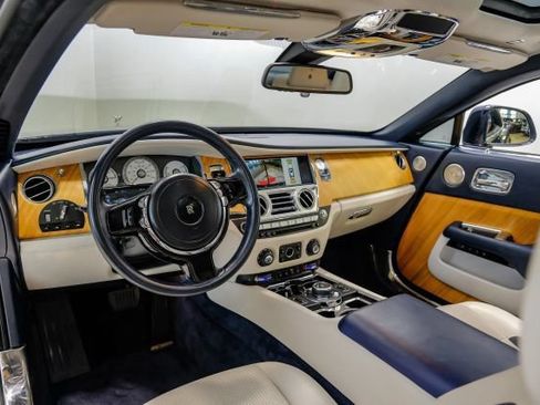 Used 2017 Rolls-Royce Wraith RWD image 4