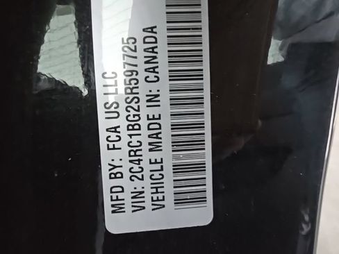 Used 2025 Chrysler Pacifica Select FWD image 7