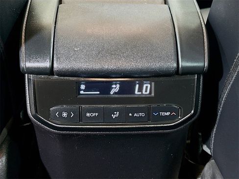Used 2023 Toyota Highlander XLE image 23