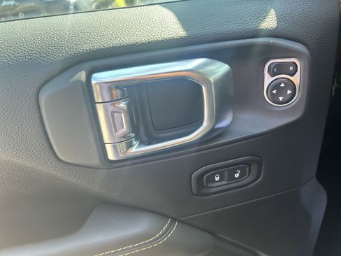 New 2025 Jeep Gladiator Sport image 11