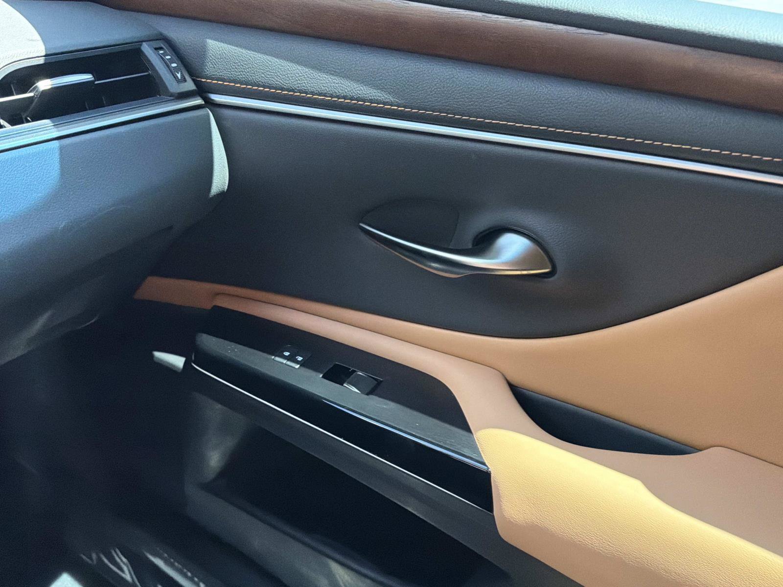 Used 2025 Lexus ES 350 w/ Premium Package FWD image 19