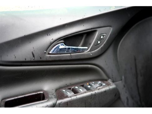 Used 2021 Chevrolet Equinox LT image 23