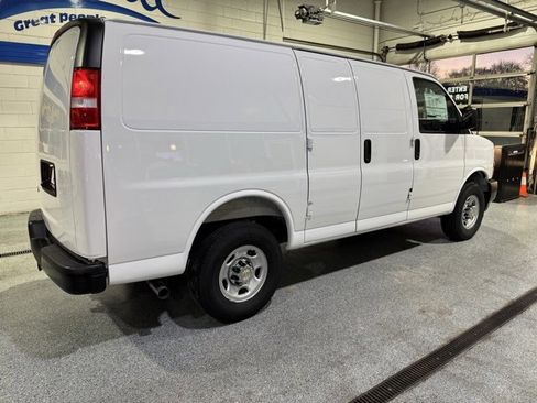 New 2025 Chevrolet Express 2500 WT w/ Enhanced Convenience Package image 10