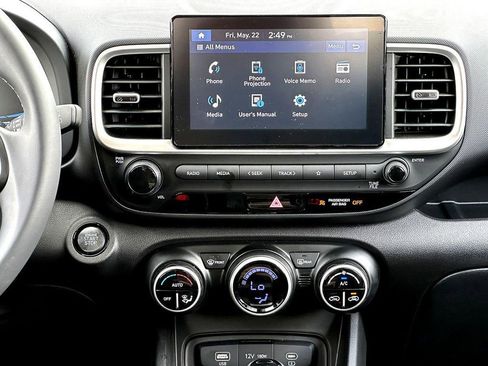 Used 2024 Hyundai Venue SEL FWD image 32