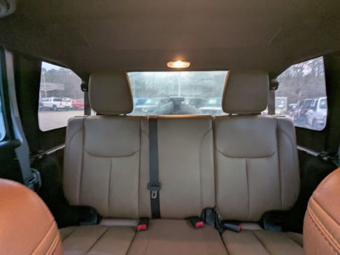 Used 2018 Jeep Wrangler Unlimited Sahara w/ Connectivity Group image 10