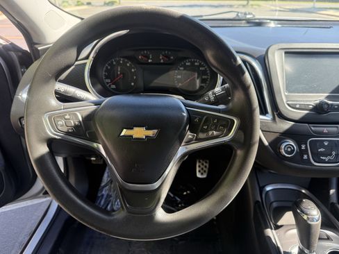 Used 2017 Chevrolet Malibu LT FWD image 15