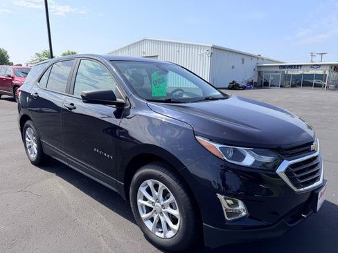 Used 2020 Chevrolet Equinox LS w/ LS Convenience Package AWD/4WD image 9