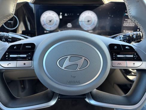 Used 2025 Hyundai Elantra SEL image 25